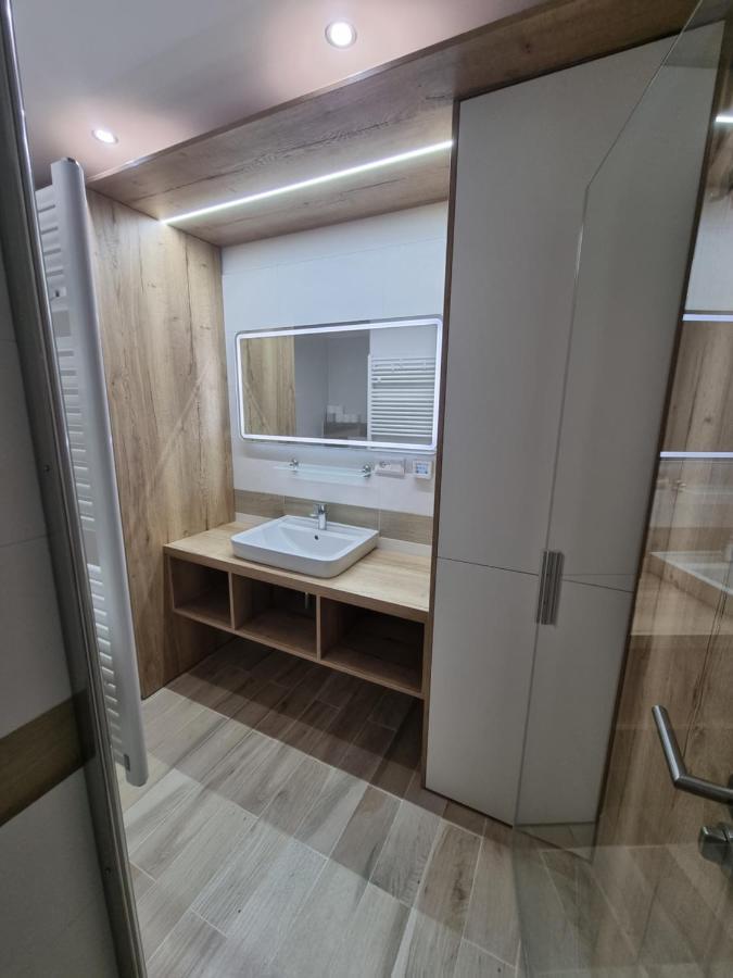 Apartman Nerudovka D 104, Finska Sauna, Garazove Stani Loučná pod Klínovcem Bagian luar foto